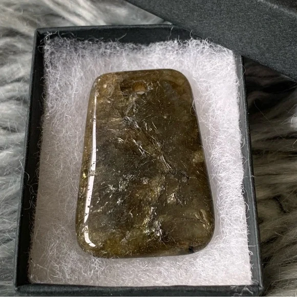 Labradorite Pendant - Picture 4 of 8